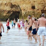 Sul Informação - FOTOGALERIA: Nem a ameaça de chuva afastou os banhistas de Ferragudo