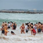 Sul Informação - FOTOGALERIA: Nem a ameaça de chuva afastou os banhistas de Ferragudo