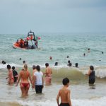 Sul Informação - FOTOGALERIA: Nem a ameaça de chuva afastou os banhistas de Ferragudo