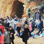 Sul Informação - FOTOGALERIA: Nem a ameaça de chuva afastou os banhistas de Ferragudo