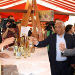 Sul Informação - FOTOGALERIA: António Costa inaugurou Passeio das Dunas e aproveitou para fazer uma “comprinha”