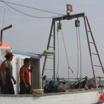 Sul Informação - Fotogaleria: Barco de pesca naufragou na Barra da Armona