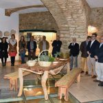 Sul Informação - Fotogaleria: Ministro da Economia visitou exposição “Mesa Ajudada” em Loulé