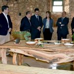 Sul Informação - Fotogaleria: Ministro da Economia visitou exposição “Mesa Ajudada” em Loulé