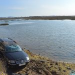 Sul Informação - FOTOGALERIA: Carro cai à ria à entrada da ponte da Praia de Faro