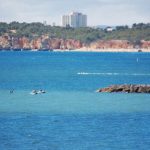 Sul Informação - Praia do Carvoeiro recebeu em festa os nadadores que partiram de Lagos (com fotos)