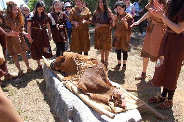 Cerimónia de enterramento, com o Grupo de Teatro da Escola de Artes da Bemposta 