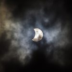 Sul Informação - FOTOGALERIA: Janela de céu limpo pôs algarvios a olhar para o céu para ver eclipse