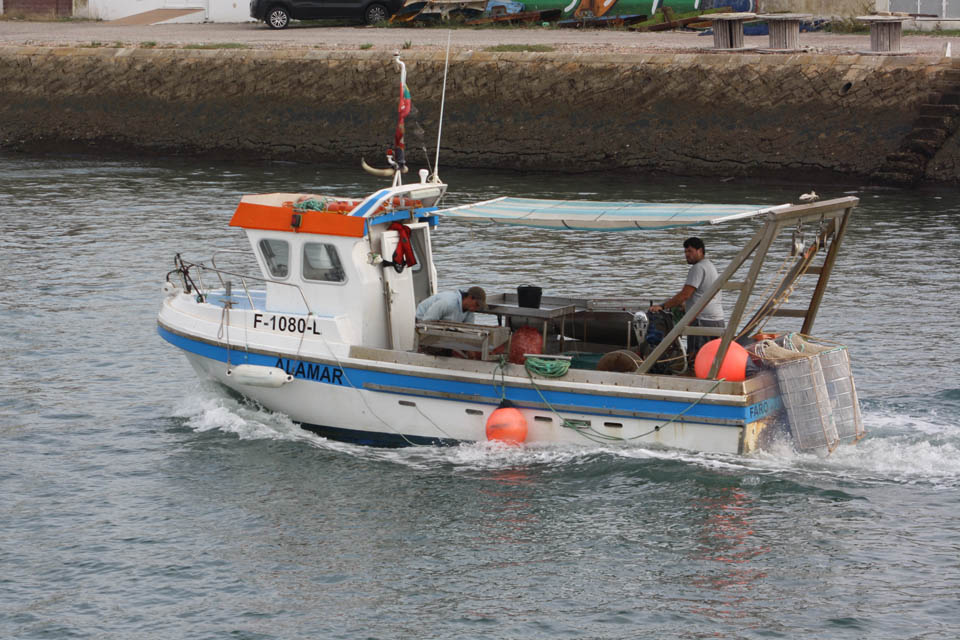 Embarcação de pesca com arte da ganchorra de Olhão