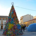 Sul Informação - FOTOGALERIA: Milhares de garrafas de plástico são agora enfeites de Natal em Portimão