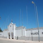 Sul Informação - Relvado do Estádio do Silves FC já está a ser substituído por sintético