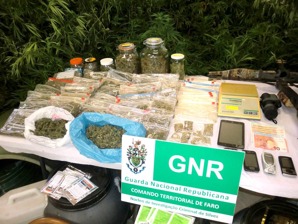 GNR apreende armas e droga em SB Messines_2