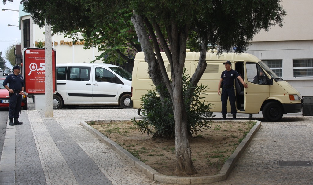 Homem que matou sogra em Faro recolheu à prisão