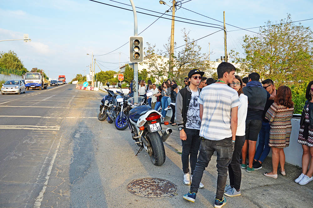 Homenagem dos amigos e colegas no local do acidente