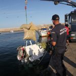 Sul Informação - FOTOGALERIA: Avioneta acidentada já foi retirada do fundo do mar e aguarda investigações