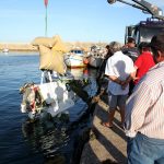 Sul Informação - FOTOGALERIA: Avioneta acidentada já foi retirada do fundo do mar e aguarda investigações