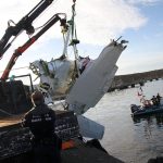 Sul Informação - FOTOGALERIA: Avioneta acidentada já foi retirada do fundo do mar e aguarda investigações