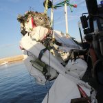 Sul Informação - FOTOGALERIA: Avioneta acidentada já foi retirada do fundo do mar e aguarda investigações