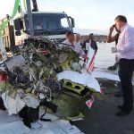 Sul Informação - FOTOGALERIA: Avioneta acidentada já foi retirada do fundo do mar e aguarda investigações