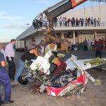 Sul Informação - FOTOGALERIA: Avioneta acidentada já foi retirada do fundo do mar e aguarda investigações