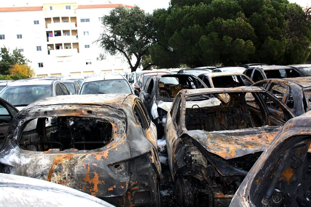 Incêndio no parque da rent a car LuzCar Faro_4