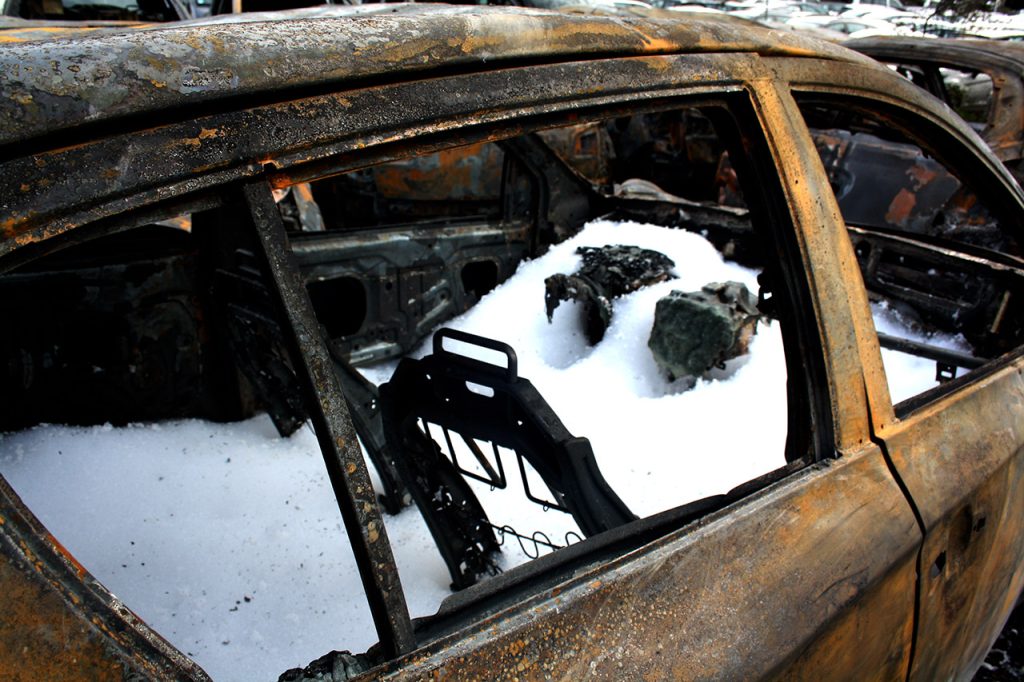 Incêndio no parque da rent a car LuzAuto Faro_5