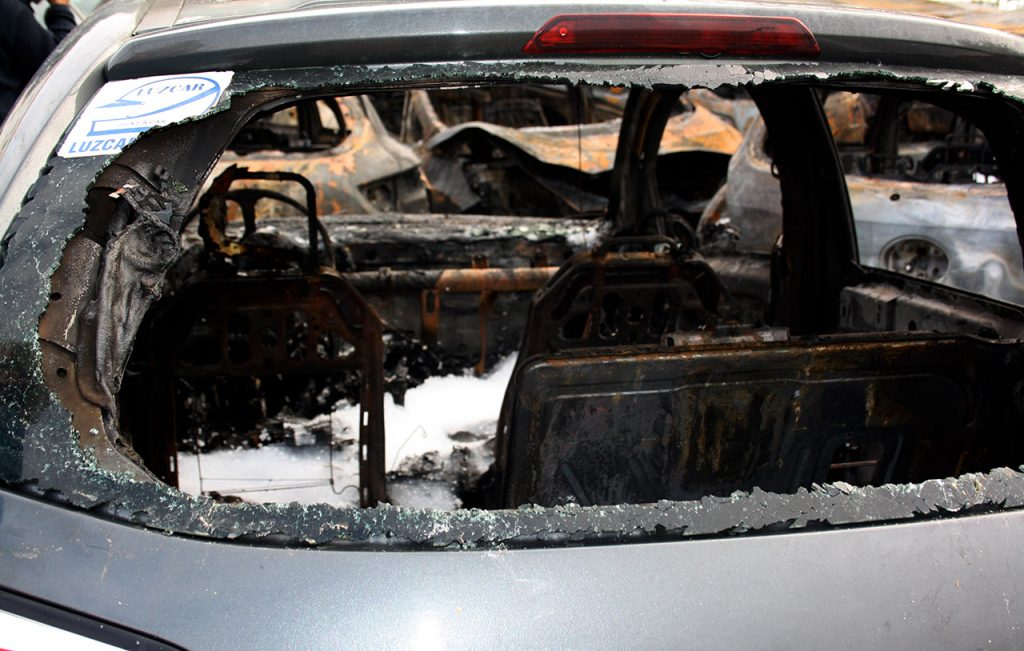 Incêndio no parque da rent a car LuzAuto Faro_7