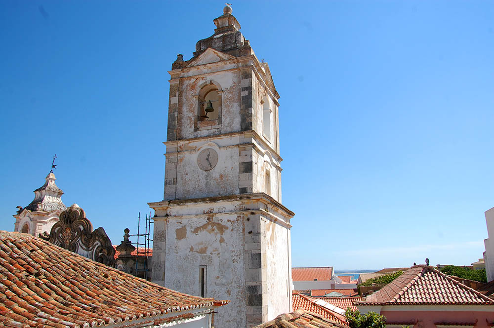 Lagos_telhados e igreja