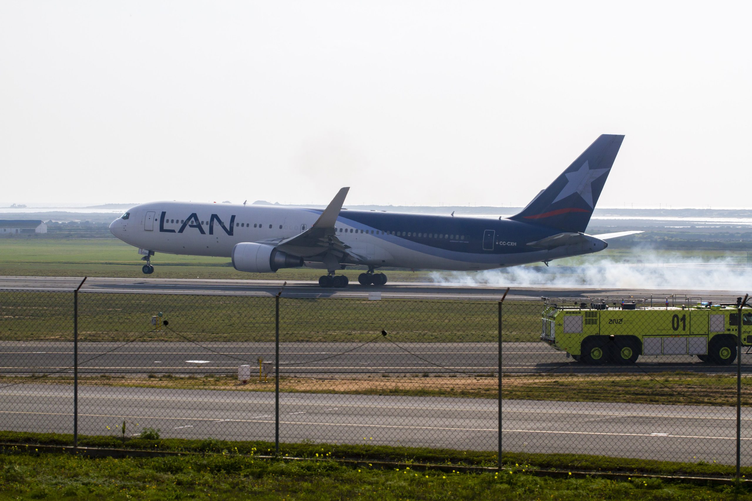 Lan airlines no aeroporto de Faro