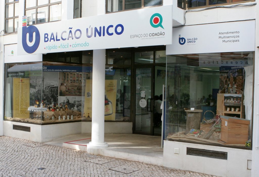 Montras Balcão Único