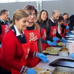 Sul Informação - FOTOGALERIA: Almoço solidário reuniu 50 voluntários e 550 famílias em Portimão