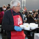 Sul Informação - FOTOGALERIA: Almoço solidário reuniu 50 voluntários e 550 famílias em Portimão