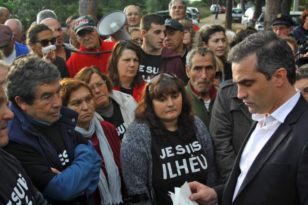 Protesto Ilhéus Reunião da Polis final 2015_3