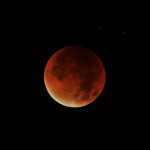 Sul Informação - Fotogaleria: Eclipse total tingiu Lua de vermelho