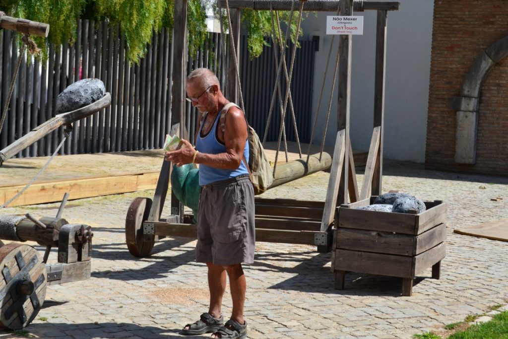 Turista no Museu de Loulé