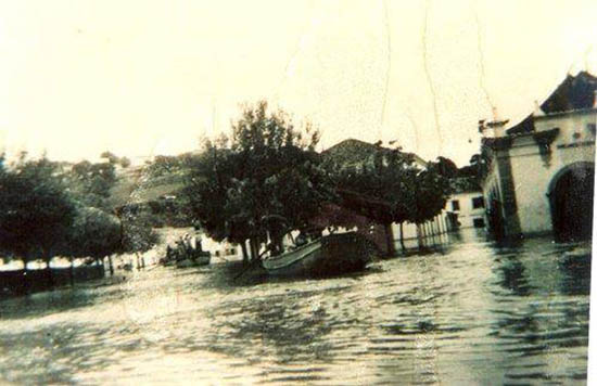 Há 65 anos, também se andou de barco na baixa de Albufeira