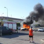 Sul Informação - Dois automóveis ardem no parque de estacionamento da Decathlon em Faro (com fotos)