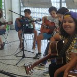 Sul Informação - Jovens guitarristas do «Farrobinhas» deram música ao Aeroporto de Faro (fotos)