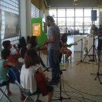 Sul Informação - Jovens guitarristas do «Farrobinhas» deram música ao Aeroporto de Faro (fotos)