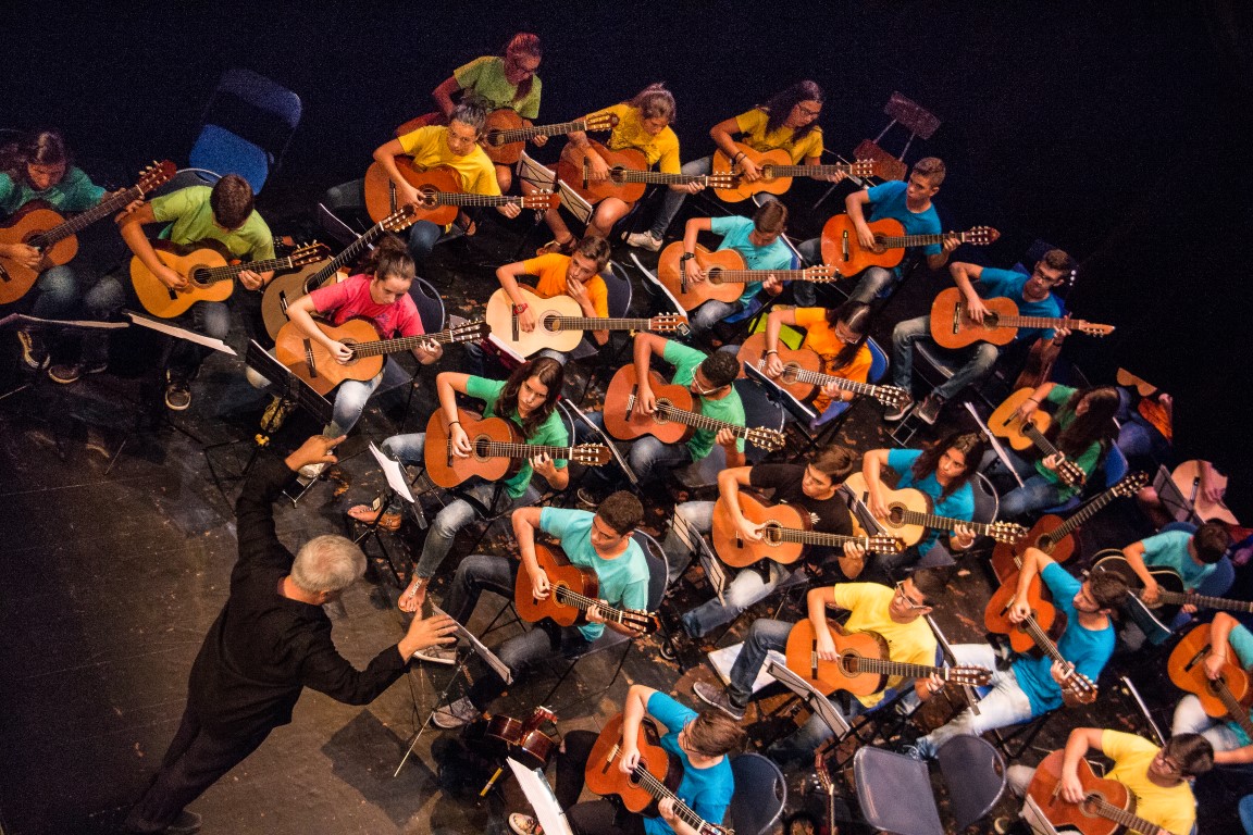 foto orquetra juvenil de guitarras do algarve