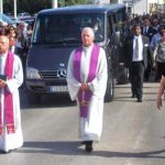 Sul Informação - Mar de gente acompanha funeral do Padre Arsénio