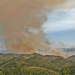 Sul Informação - Bombeiro ferido e viatura destruída, mas fogo começa a dar tréguas em Monchique