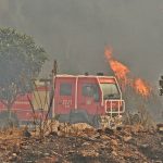 Sul Informação - Bombeiro ferido e viatura destruída, mas fogo começa a dar tréguas em Monchique