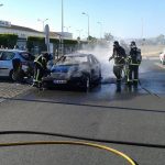 Sul Informação - Dois automóveis ardem no parque de estacionamento da Decathlon em Faro (com fotos)