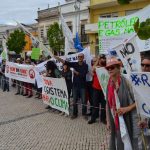 Sul Informação - Costa recebido em Loulé por “manif” anti petróleo, demolições…e portagens (com fotos)