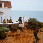 Sul Informação - FOTOGALERIA: Arribas em perigo no Promontório da Senhora da Rocha são alvo de intervenção