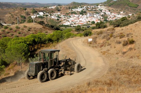 Sul Informação - Militares melhoram caminhos agrícolas de Castro Marim