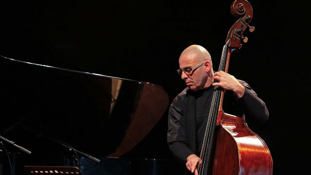 Sul Informação - Trio de Carlos Barretto em concerto no espaço Cenas de Tavira