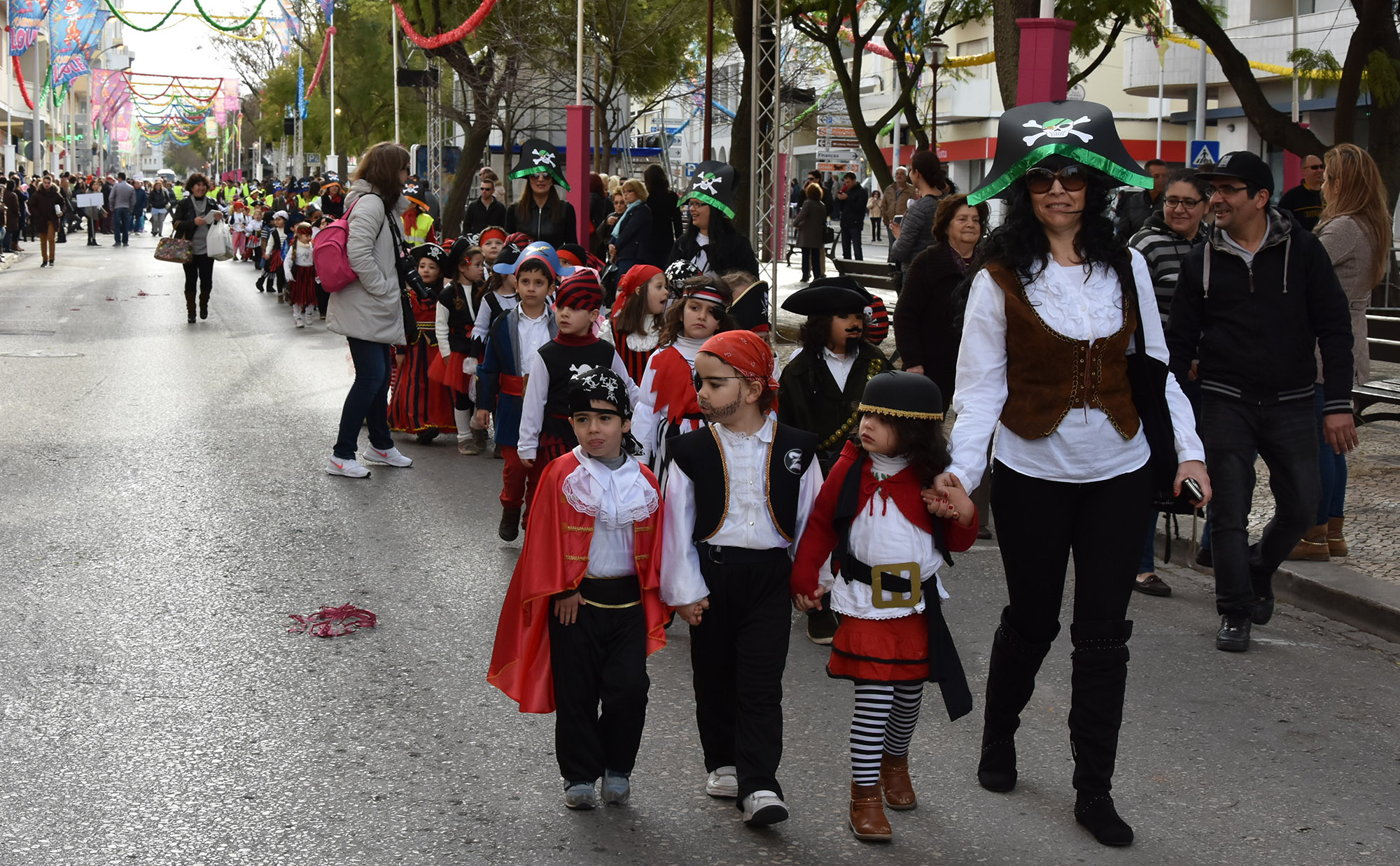 Sul Informação - Previsão de chuva obriga a mudar hora do Carnaval Infantil de Loulé