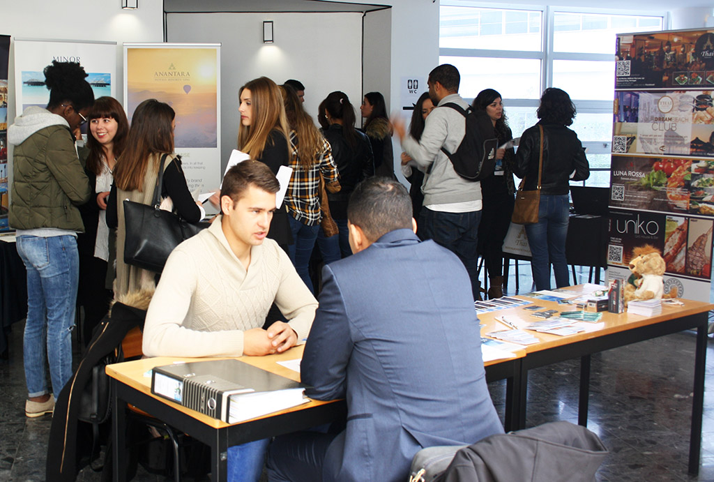 Sul Informação - Fotogaleria: Empresas de todos os “tamanhos” oferecem trabalho na UAlg Careers Fair